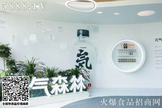 信息量很大!國(guó)飲超級(jí)品牌元?dú)馍止S亮相 信息量很大!國(guó)飲超級(jí)品牌元?dú)馍止S亮相